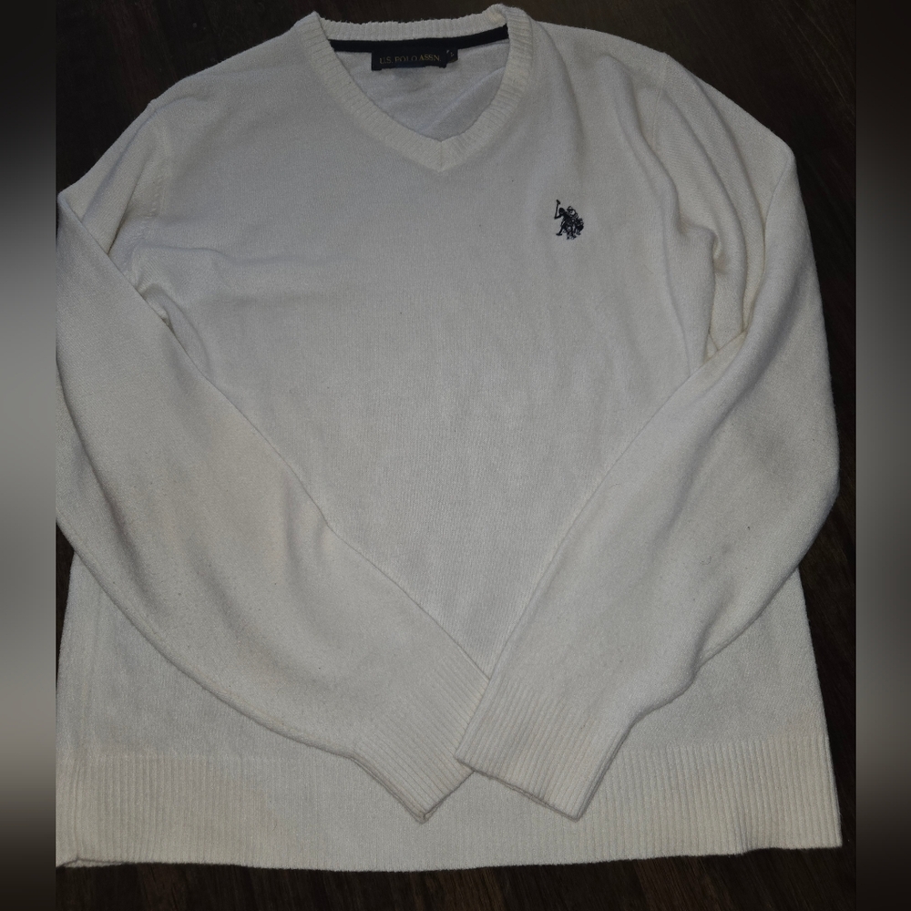 U.S. Polo Assn. Men's L V-Neck Sweater in Cream.